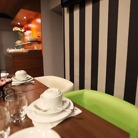 Western De Paris 3* Laval (Mayenne)