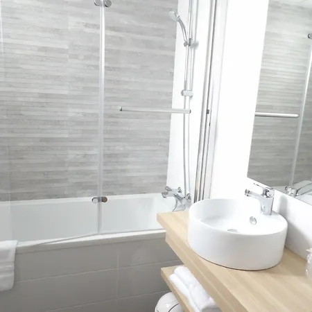 Western De Paris 3* Laval