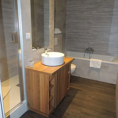 Western De Paris 3* 라발