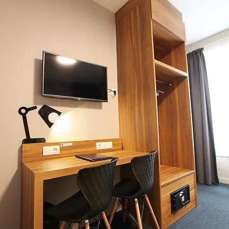Hotel Western De Paris 3*