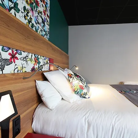 Western De Paris 3* Laval