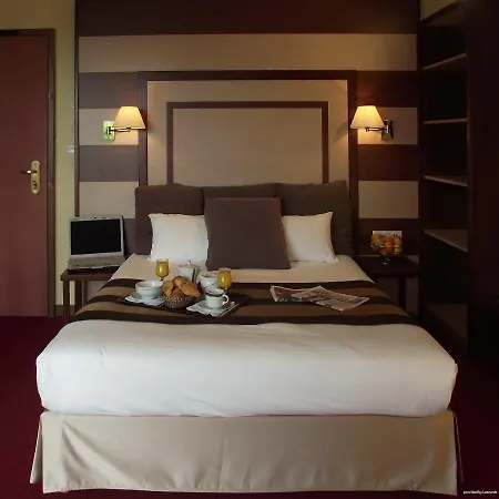 Western De Paris 호텔 3*