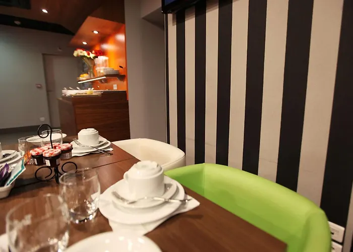 Western De Paris 3* Laval (Mayenne)