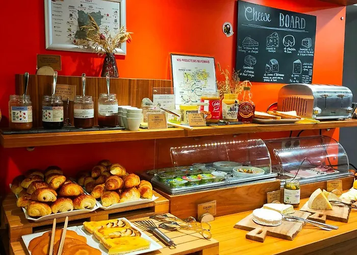 Western De Paris لافال