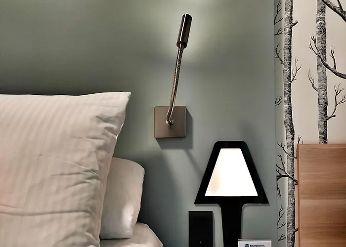 Western De Paris لافال