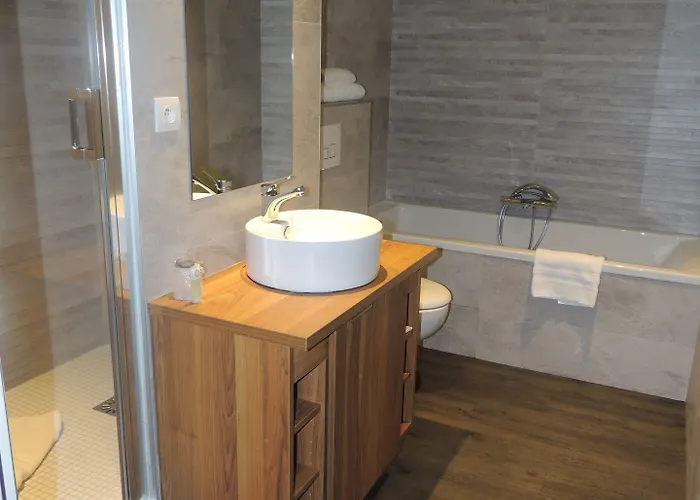 Western De Paris 3* لافال