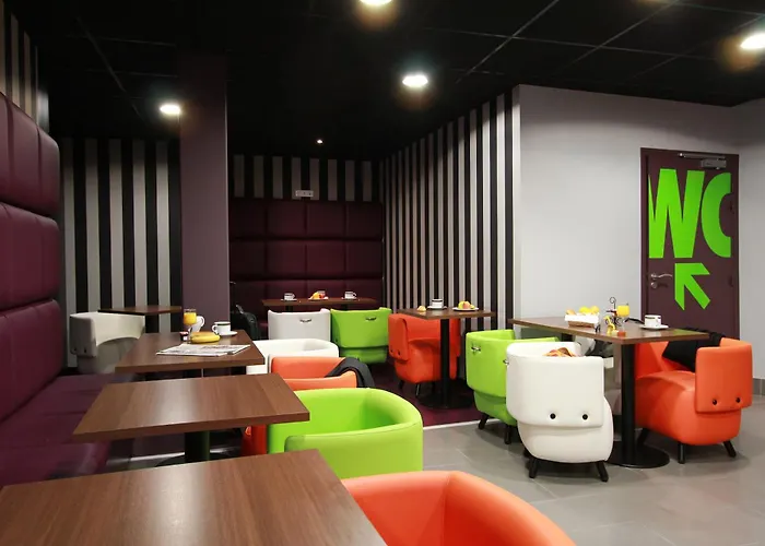 Western De Paris لافال